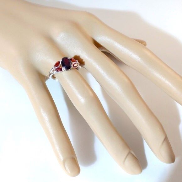 Garnet Ring 2 Carats tw Size 7 - Picture 6 of 6